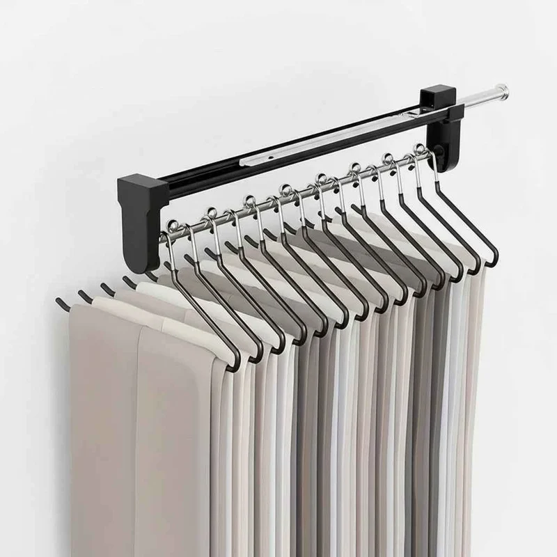 Cintre pour étendoir à linge retractable mural