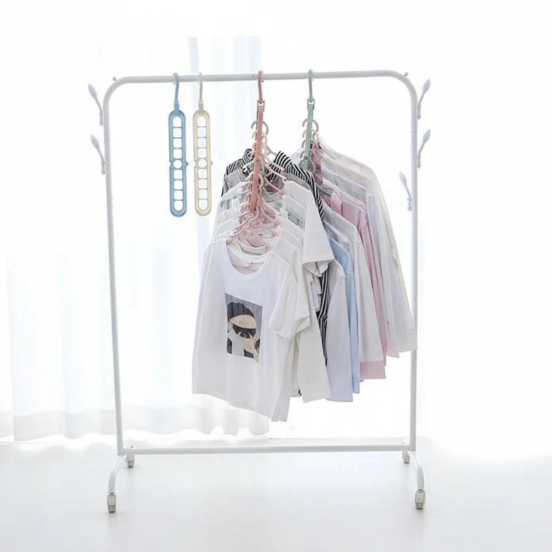 Cintre pour étendoir à linge multifonction 9 trous