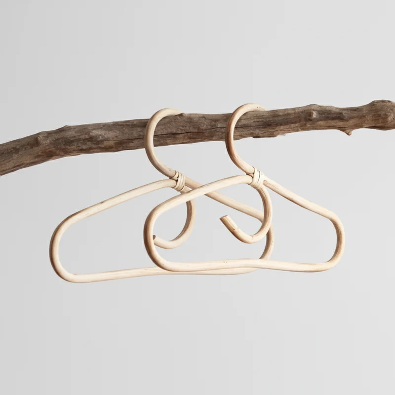 Cintre pour étendoir à linge en rotin naturel