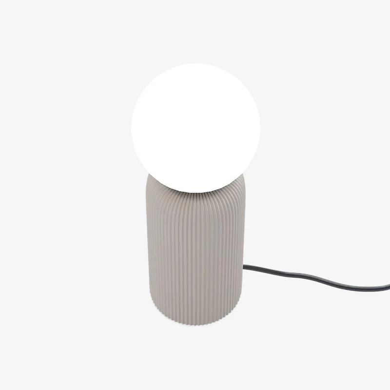 Lampe poser en c ramique couleur cr me globe de verre Gauguin