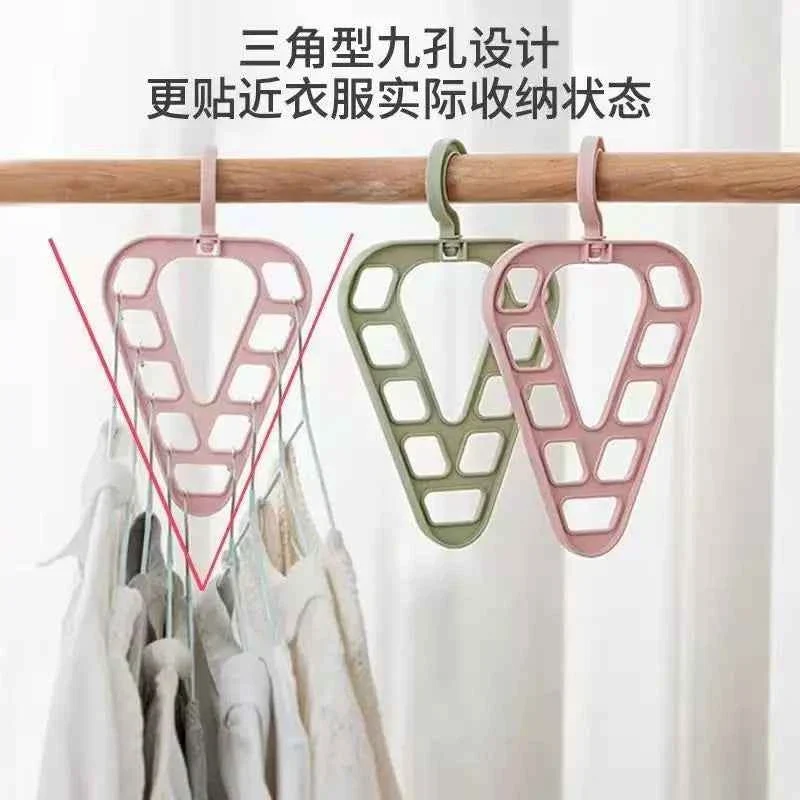 Cintre pour étendoir à linge triangle rotatif