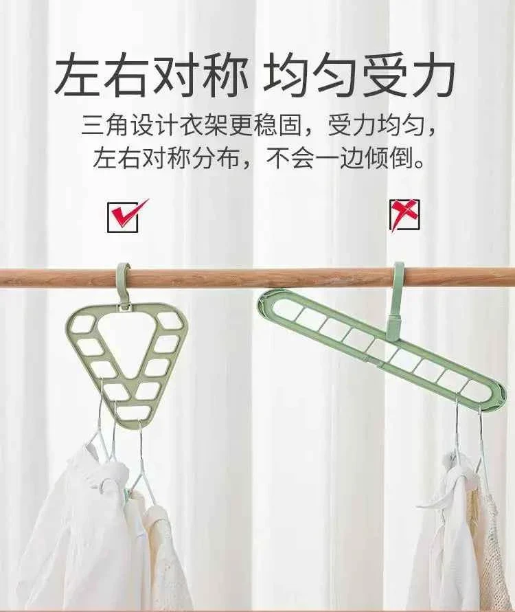 Cintre pour étendoir à linge triangle rotatif