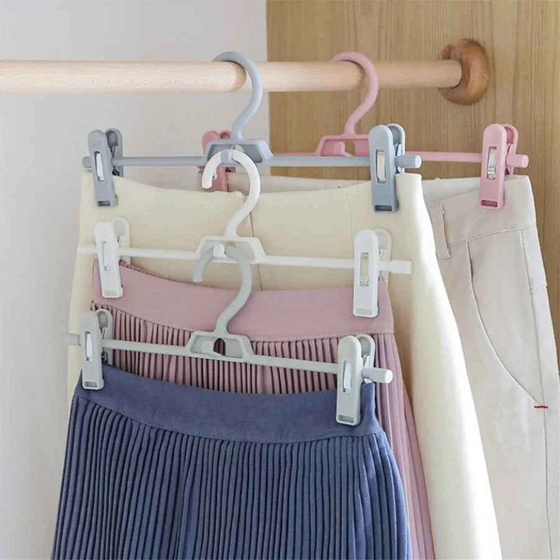Cintre pour étendoir à linge avec pinces pantalons