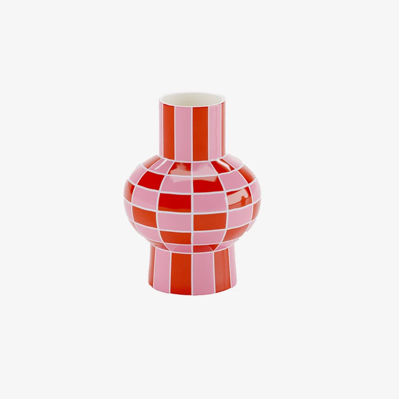 Vase c ramique motif damier Louvre