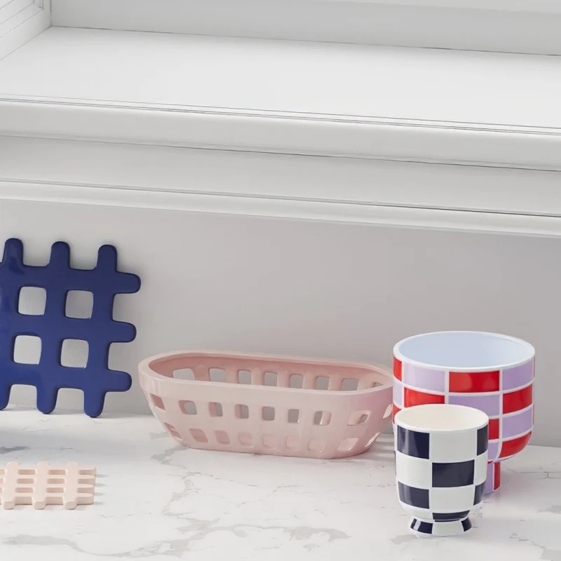 Vase c ramique motif damier rouge Versailles