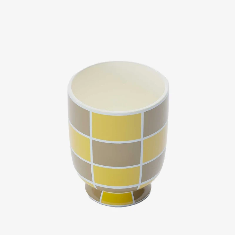 Vase d coratif en c ramique damier jaune Gen ve