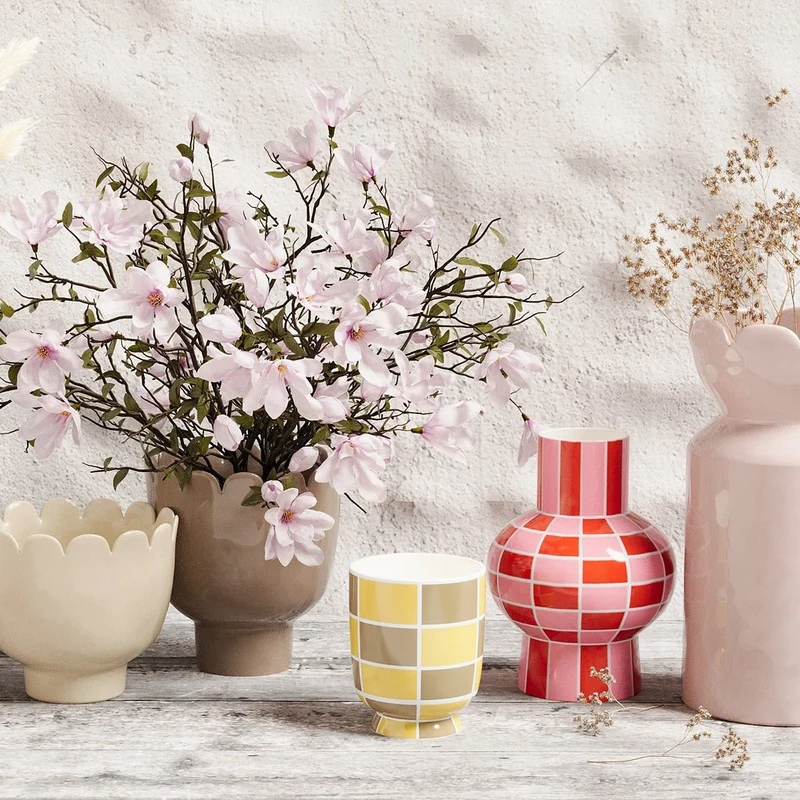 Vase d coratif en c ramique damier jaune Gen ve