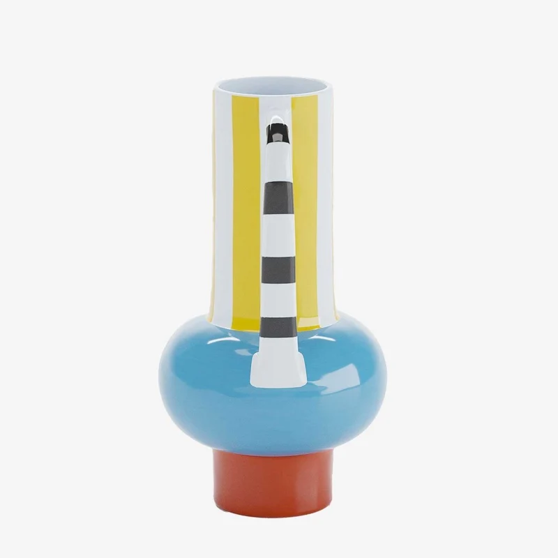 Vase d coratif en c ramique ray e avec poign e Cassis