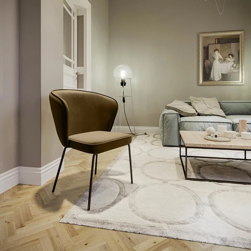 Chaise en velours brun foncé