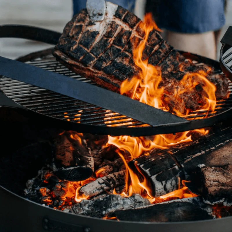Cook King MONTANA X – Brasero extérieur en acier avec grille réglable, range-bûches, Ø 80 cm