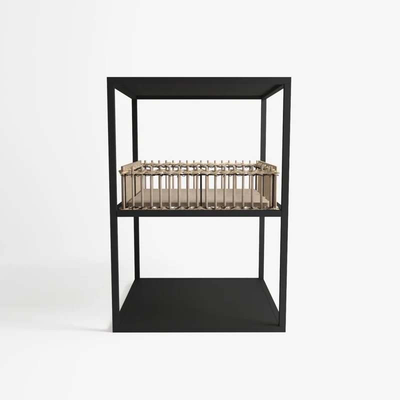 Table d’appoint noire en métal et bambou
