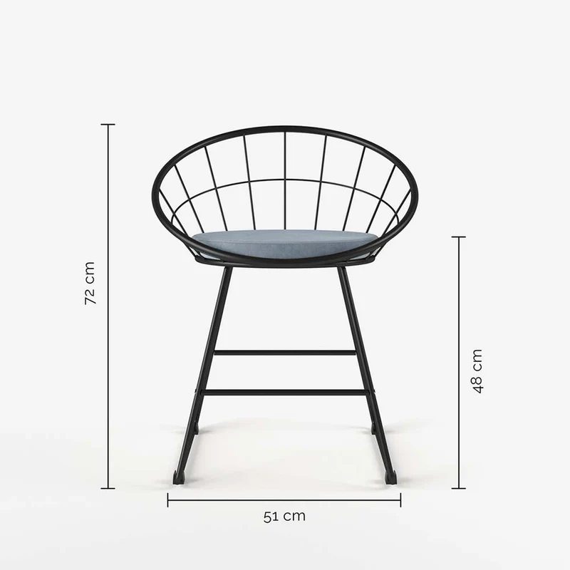 Chaise en métal et velours bleu perle