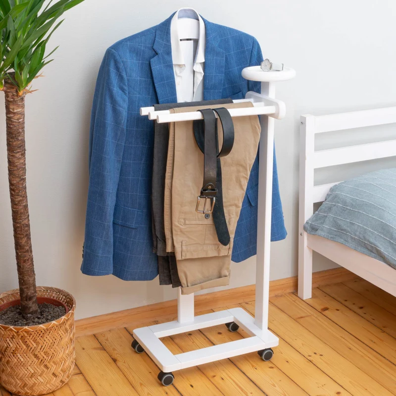 Tatkraft Graf – Valet de chambre en hêtre avec cintre, 3 porte-pantalons, tablette et roulettes, blanc