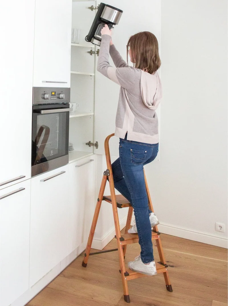 Tatkraft Upgrade 3 - Escabeau 3 marches, Escabeau Pliable en Aluminium Ultra Léger 3 Marches Antidérapantes et Garde-Corps, Jusqu’à 150 kg