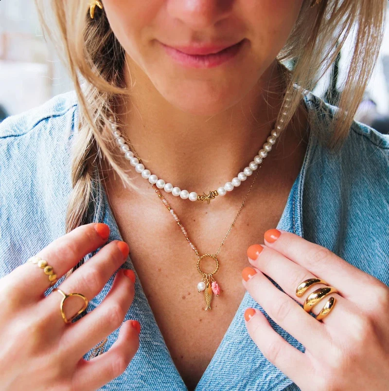 COLLIER EN PERLES - Pendentif poisson