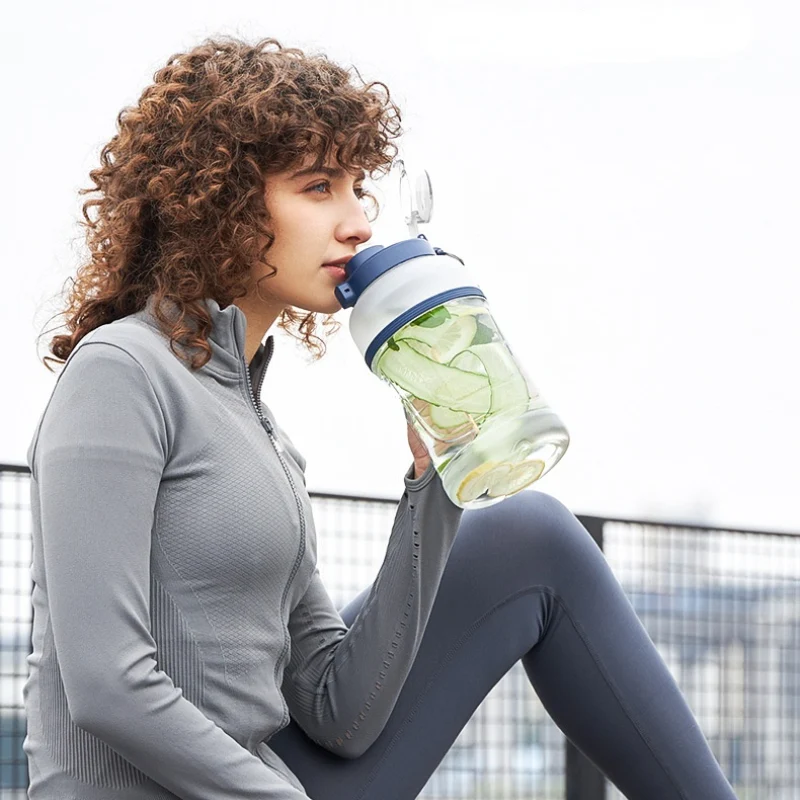 Portable juicing cup bucket