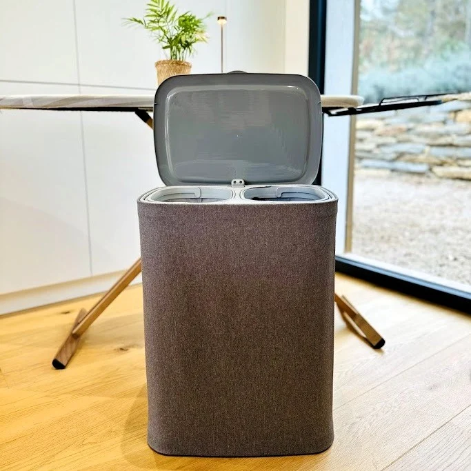 Panier à linge en tissu 50L SVEN avec couvercle et 2 sacs amovibles séparateurs, grande capacité, pliable et pratique