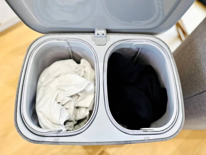 Panier à linge en tissu 50L SVEN avec couvercle et 2 sacs amovibles séparateurs, grande capacité, pliable et pratique