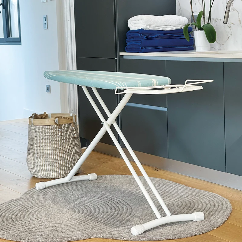 Table à repasser pliable BERMUDE en acier 124x40 cm hauteur réglable jusqu’à 94 cm avec repose-fer et support centrale vapeur