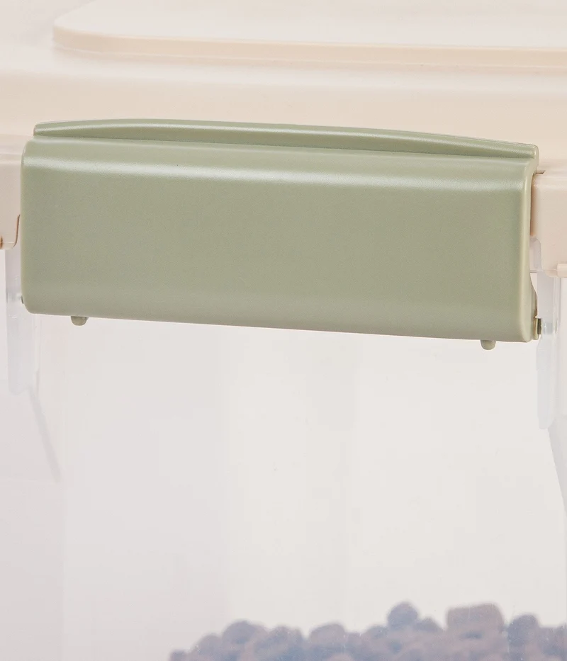 Airtight Pet Food Container WeatherPro™, Wheels - 67 QT