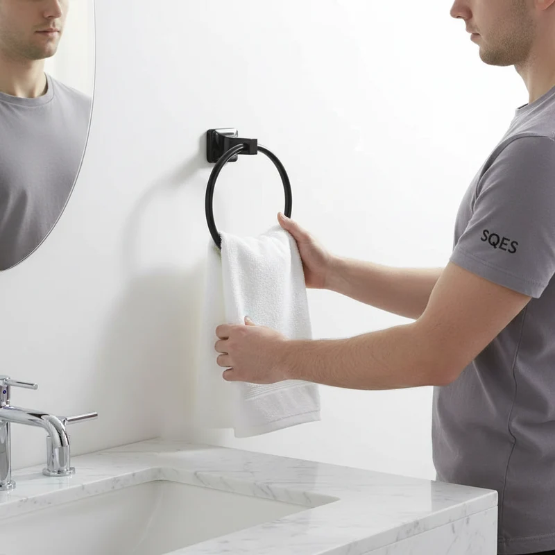 Porte Serviette Anneau UNO Noir - Accessoire Salle de Bain Design