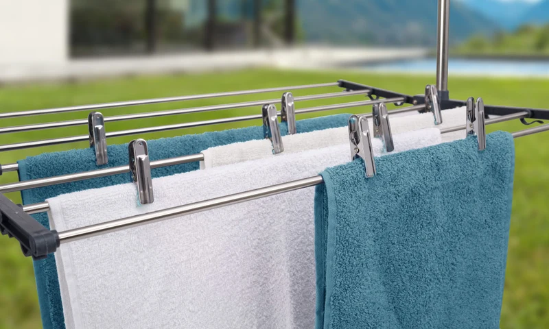 Set buanderie - 20 cintres + 30 pinces à linge