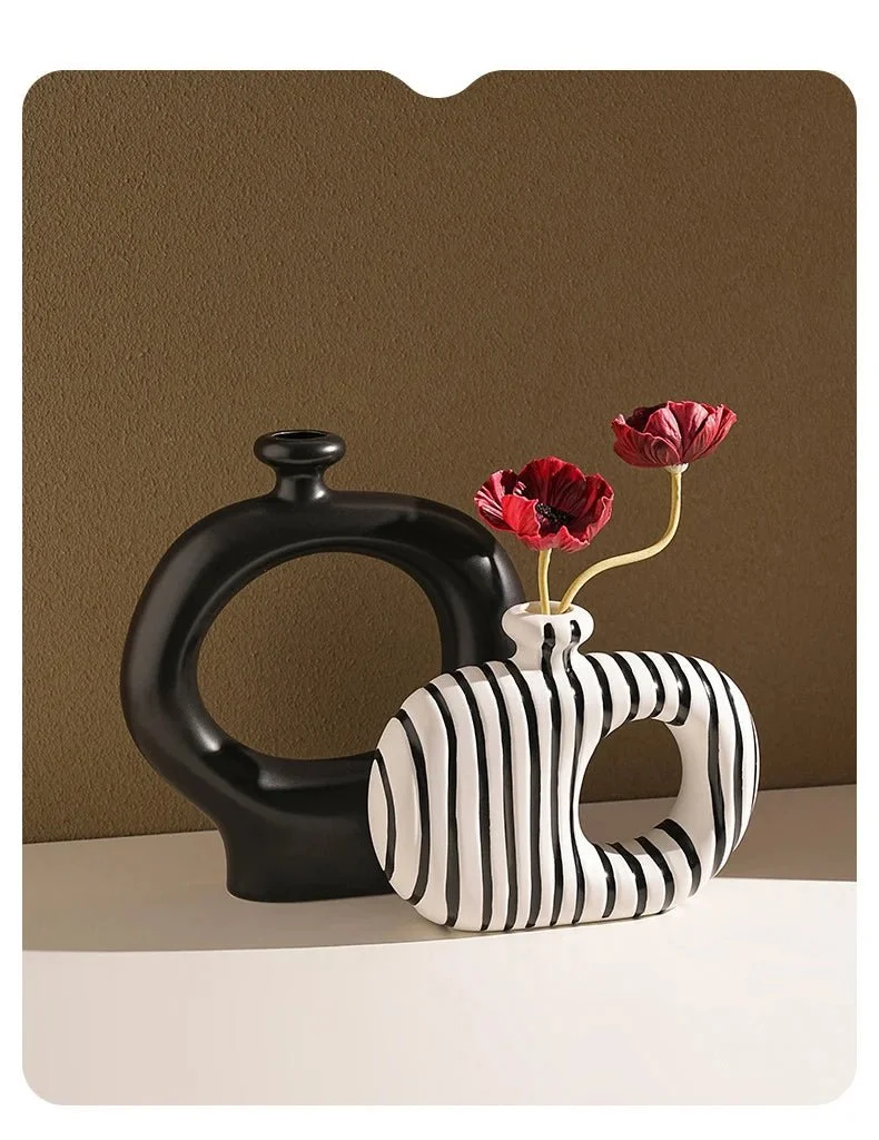 Vase en céramique à rayures zébrées