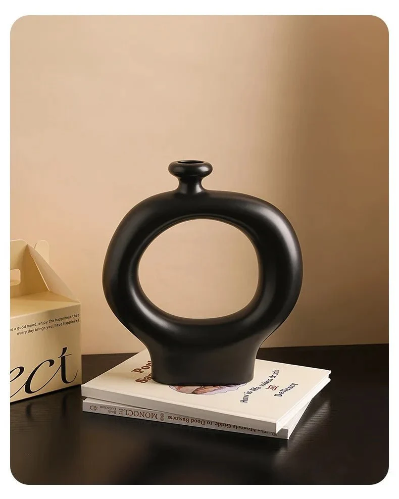 Vase en céramique à rayures zébrées