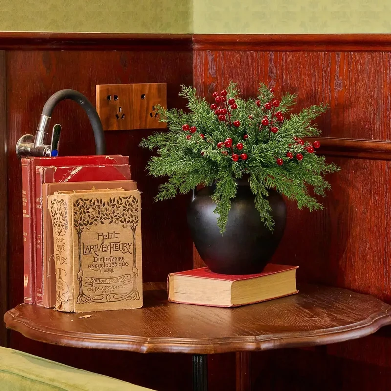 Branches de pin artificielles avec tiges