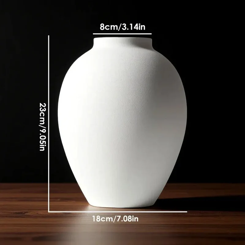 Vase en métal moderne,