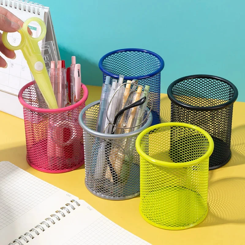 Pot à crayons en métal