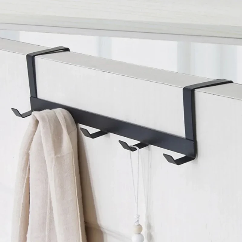 Porte-serviette sur porte en métal