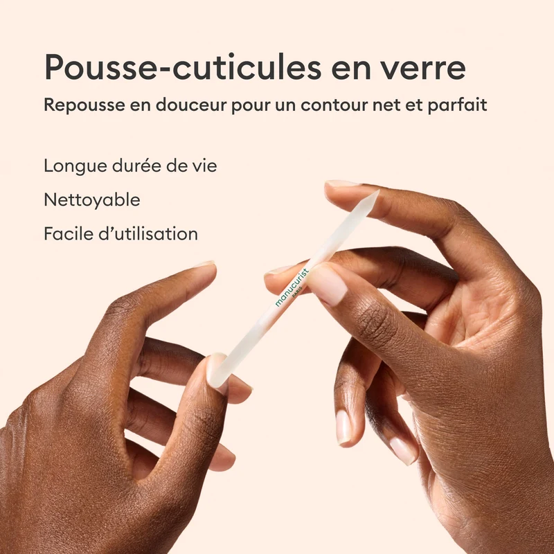 Pousse-cuticules en verre