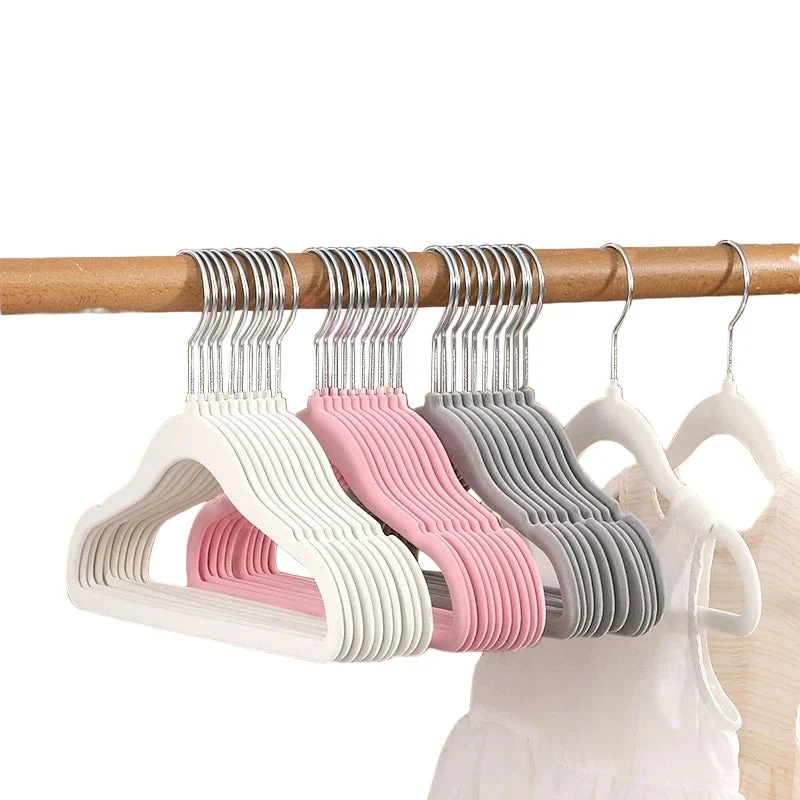 Cintre en velours pour enfant