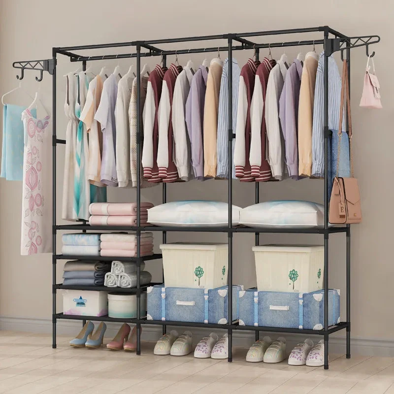 Armoire penderie ouverte