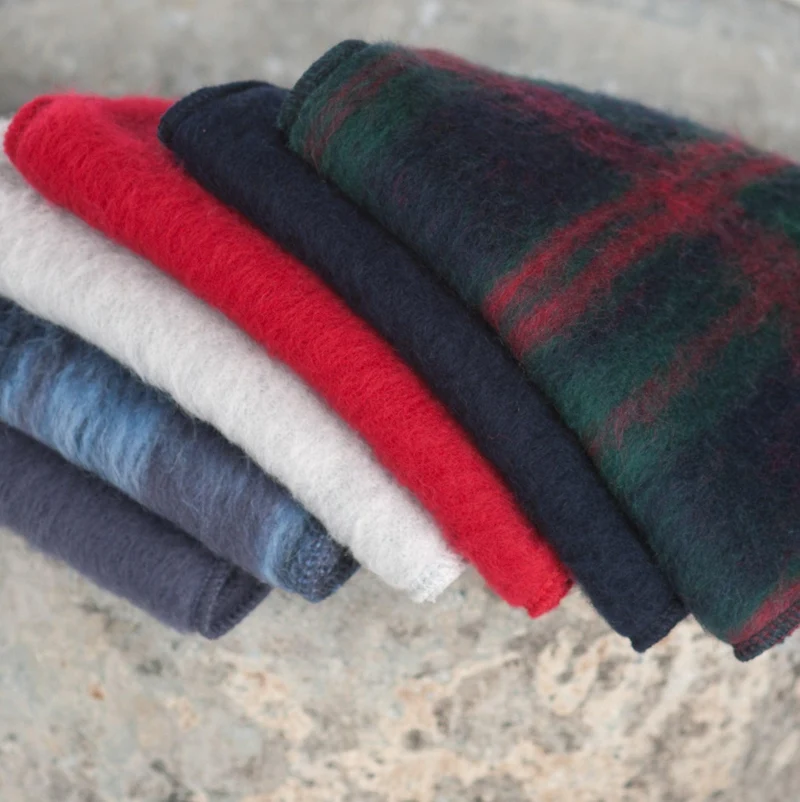 Plaid en laine des Pyrénées finition ganses