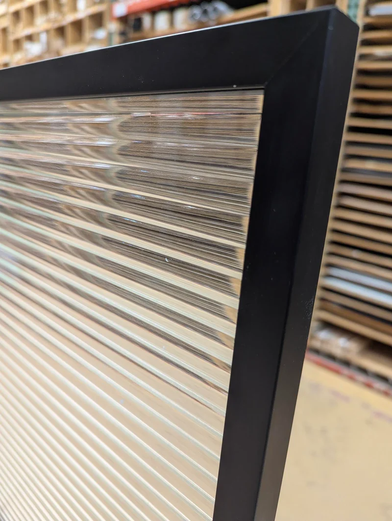 Porte à cadre aluminium avec verre trempée