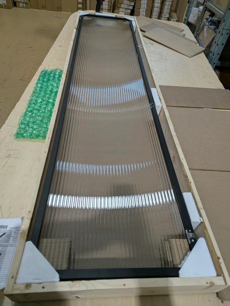 Porte à cadre aluminium avec verre trempée