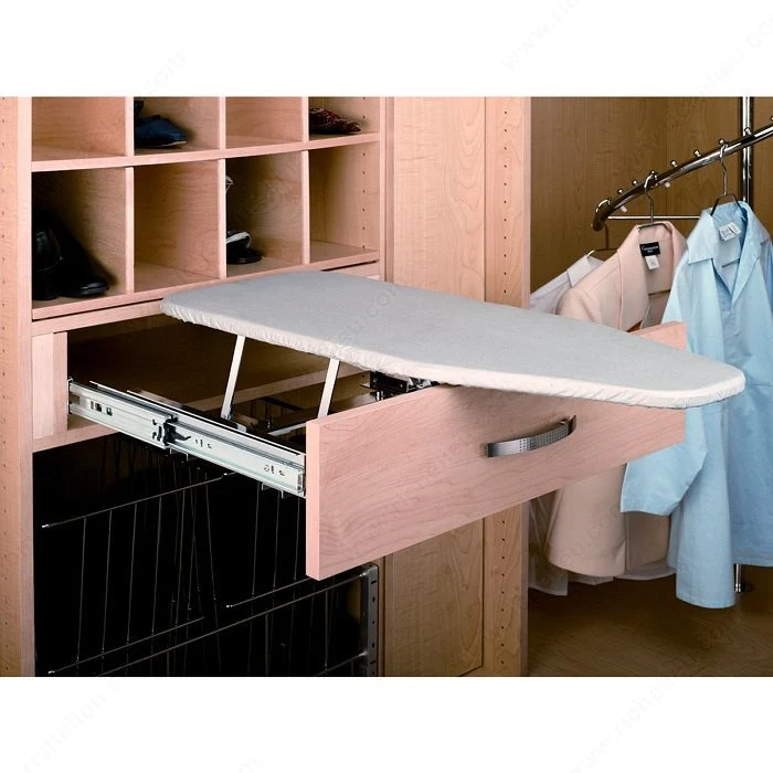 Planche à repasser escamotable Rev-A-Shelf