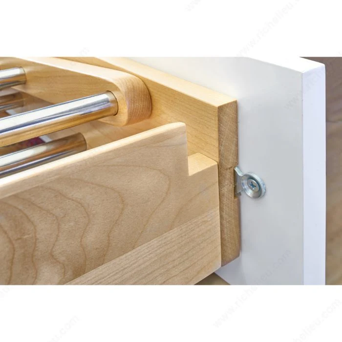 Séchoir en bois avec coulisses à fermeture amortie BLUM de Rev-A-Shelf