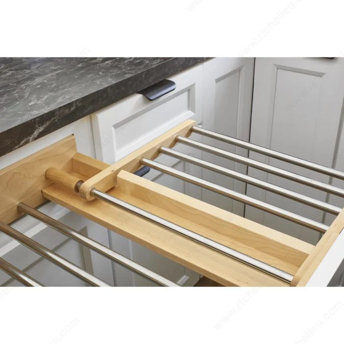 Séchoir en bois avec coulisses à fermeture amortie BLUM de Rev-A-Shelf