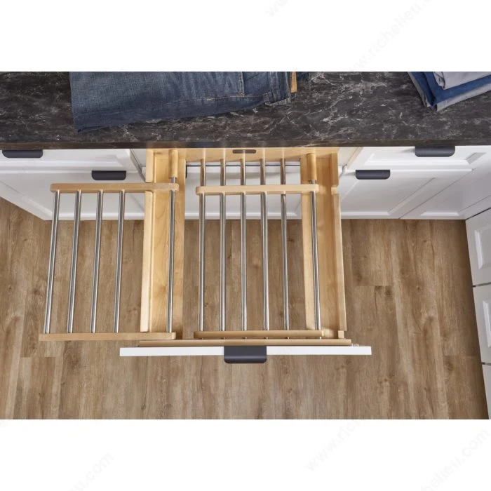 Séchoir en bois avec coulisses à fermeture amortie BLUM de Rev-A-Shelf