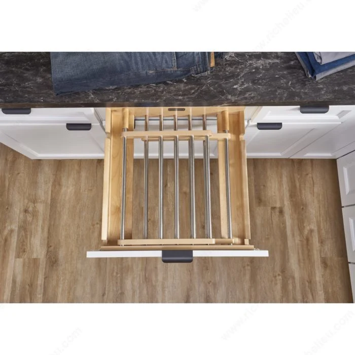 Séchoir en bois avec coulisses à fermeture amortie BLUM de Rev-A-Shelf