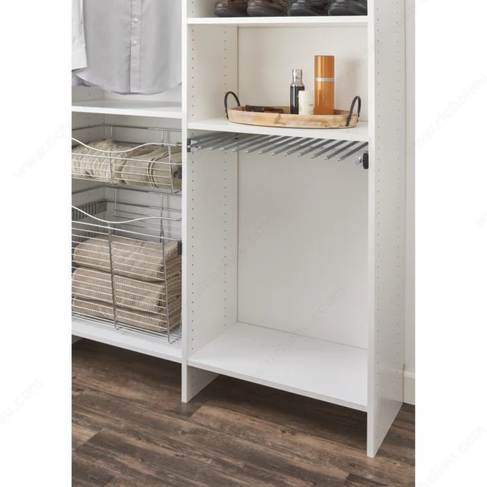 Support à pantalons coulissant en chrome Rev-A-Shelf