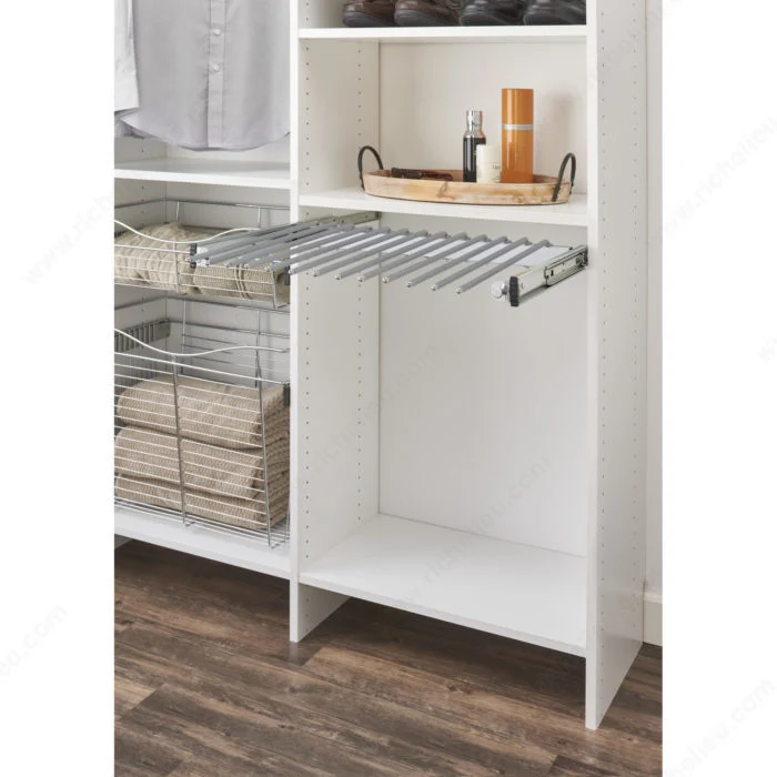 Support à pantalons coulissant en chrome Rev-A-Shelf