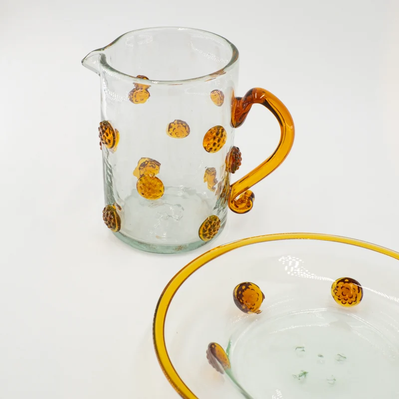Pichet en verre à pastilles