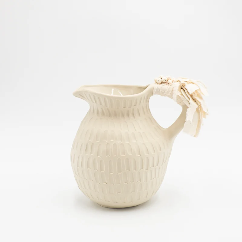 Cruche blanche perles blanches