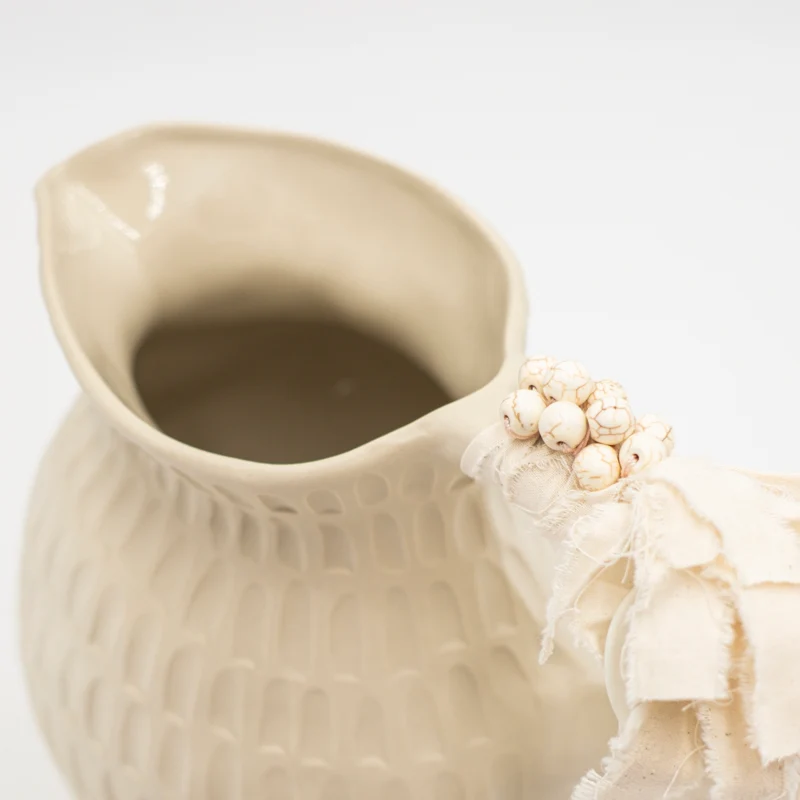 Cruche blanche perles blanches