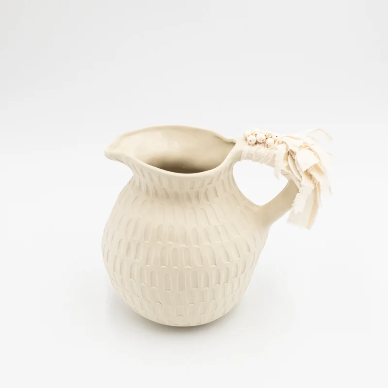 Cruche blanche perles blanches