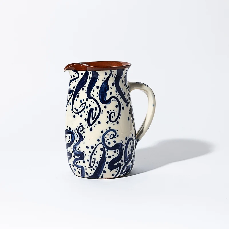 Carafe en céramique des Cyclades